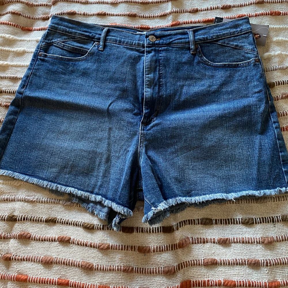 Sofia Jeans Denim Shorts Super High Rise Size 18